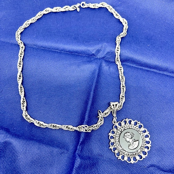 Whiting & Davis Jewelry - 🔥VINTAGE~RARE FIND🔥WHITING AND DAVIS Cameo Hematite Rope Chain Silver Necklace